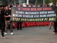 Warga Rantau Bakula menyampaikan pengaduan dampak tambang di Jakarta