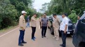 kondisi jalan raya yang sedang dalam tahap perencanaan perbaikan infrastruktur di wilayah Kalimantan Tengah.