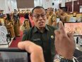 Bahrun Abbas saat diwawancarai wartawan terkait penyesuaian anggaran Kabupaten Seruyan.