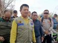 Bupati Seruyan Ahmad Selanorwanda ikut melakukan pemadaman karhutla di Desa Tanjung Rangas.