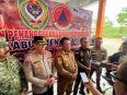 Bupati Seruyan Ahmad Selanorwanda didampingi unsur TNI-Polri dan BPBD memberikan keterangan kepada awak media di depan Kantor BPBD Seruyan.