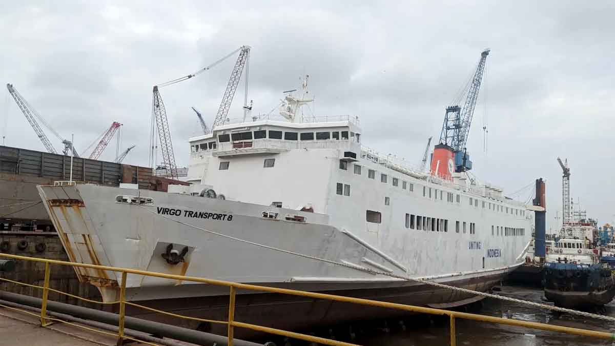 Kapal Virgo Transport 8 saat berada di dermaga (docking).