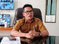 Kepala Disdukcapil Kota Palangka Raya, Alman P. Pakpahan, saat diwawancarai di ruang kerjanya terkait layanan aplikasi SI-DOI.