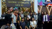 Koalisi Kawal RUU Masyarakat Adat menyerahkan draf versi masyarakat sipil kepada Baleg DPR RI