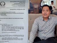 Kolase bukti tanda terima pengaduan Aryo Nugroho ke Dewan Adat Dayak Kalimantan Tengah dan foto Aryo Nugroho