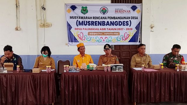 Sejumlah pejabat desa, perwakilan Kecamatan Kapuas Murung, BPD, pendamping desa, dan tokoh masyarakat mengikuti Musrenbangdes Palingkau Asri untuk membahas usulan prioritas pembangunan 2027–2028.