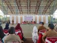 Bupati Seruyan Ahmad Selanorwanda menyampaikan sambutan di depan peserta yang memadati Lapangan Tenis Indoor saat Pengukuhan Bunda Literasi Tingkat Kecamatan se-Kabupaten Seruyan.