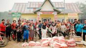 Bupati Kapuas Tinjau Jalan dan Salurkan Bantuan Pangan Karhutla