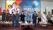 Bupati Seruyan Ahmad Selanorwanda memberikan arahan kepada pejabat struktural dalam kegiatan pelantikan 106 pejabat di lingkungan Pemerintah Kabupaten Seruyan.
