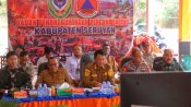 Bupati Seruyan Ahmad Selanorwanda mengikuti konferensi video perkembangan situasi karhutla di Pusat Pengendalian Operasi BPBD Kabupaten Seruyan, Selasa (13/10/2026).