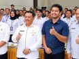 Bupati Seruyan Ahmad Selanorwanda, unsur Forkopimda, pimpinan perangkat daerah, perwakilan OJK Kalimantan Tengah, ISEI Cabang Palangka Raya, dan narasumber dalam kegiatan Pelatihan Peningkatan Kapasitas SDM Koperasi di Aula Bapperida Seruyan.