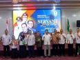Bupati Seruyan berfoto bersama peserta pelatihan kepemimpinan.