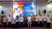 Bupati Seruyan berfoto bersama peserta pelatihan kepemimpinan.