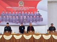 Ketua DPRD Seruyan Zuli Eko Prasetyo saat mengikuti rapat di DPRD Seruyan.
