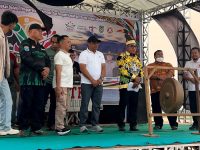 Sukardi membuka Danau Sembuluh Ethnic Festival 2026 di Desa Sembuluh I
