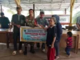 Penyerahan BLT Dana Desa secara simbolis kepada penerima manfaat di Desa Palingkau Jaya, Kecamatan Kapuas Murung.